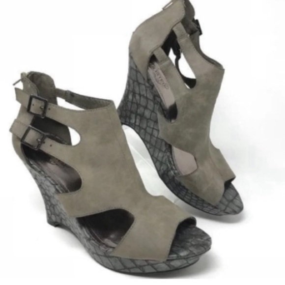 Unlisted by Kenneth Cole Shoes - 🆕 Unlisted by Kenneth Cole Women's Gray Open-Toe Sandals! 💥